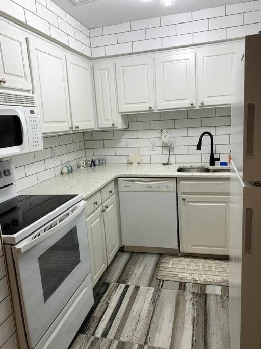 Fullyrenovated 1 Min Walk2 Beach.5Min To Peir Park Панама Сити Бийч Екстериор снимка